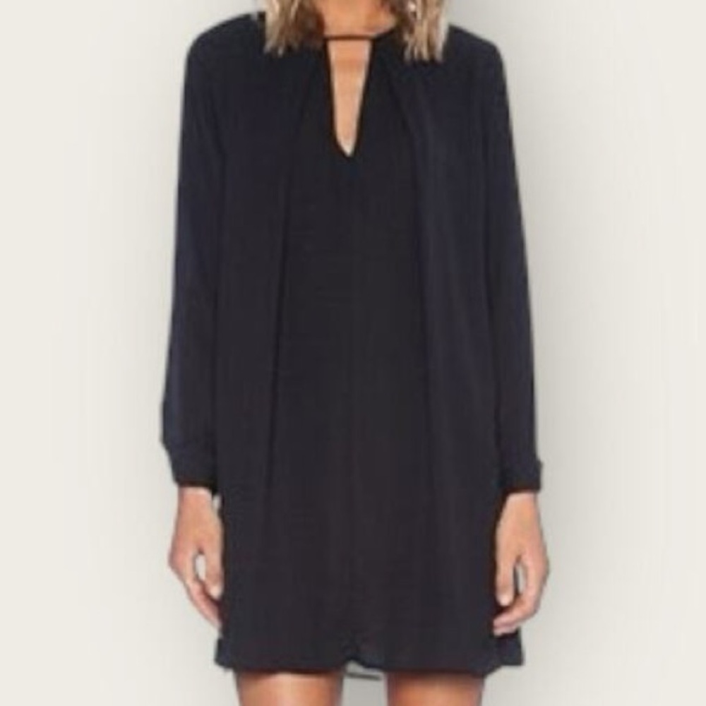 Krisa Long Sleeve Swing Cut Out V-Neck Loose Black Mini Shift Dress NWT Size XS